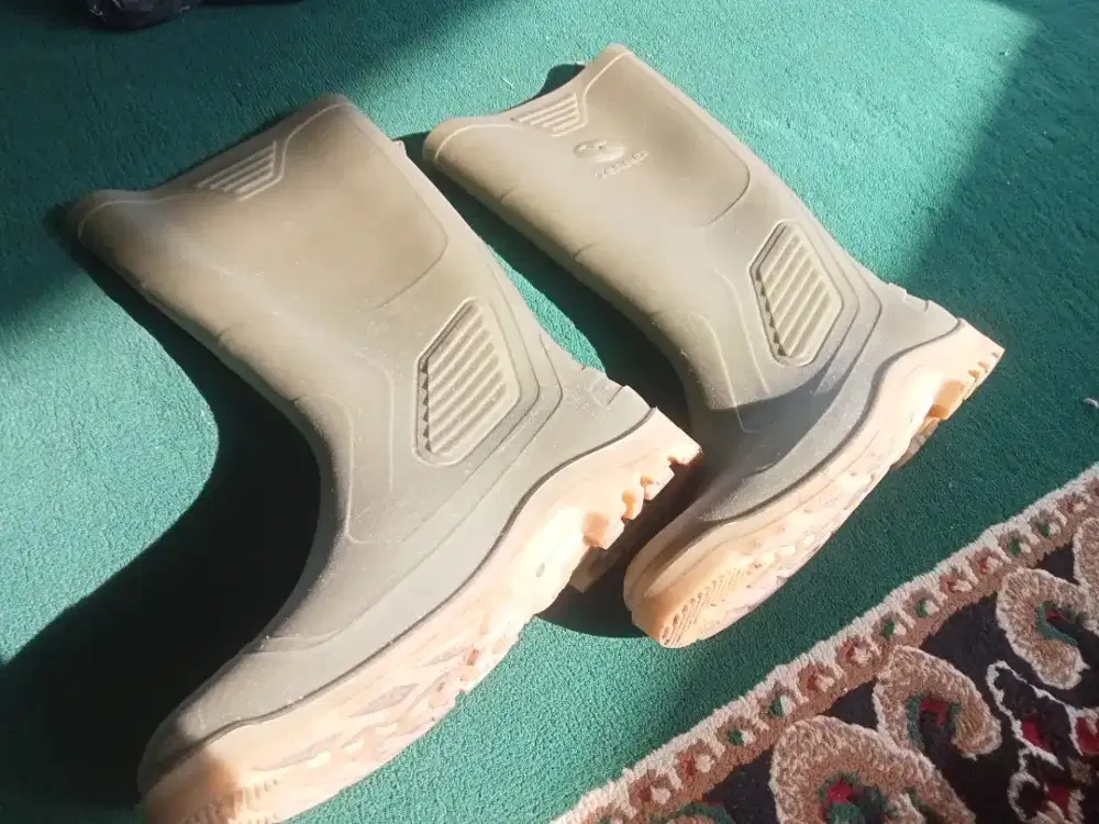 DIJUAL SEGERA SEPATU BOT