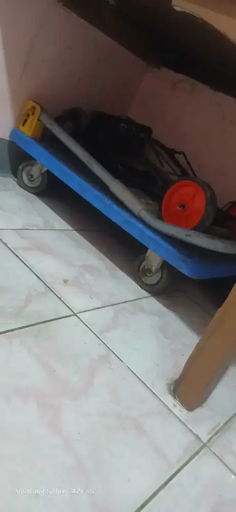 Troli barang dan troli galon