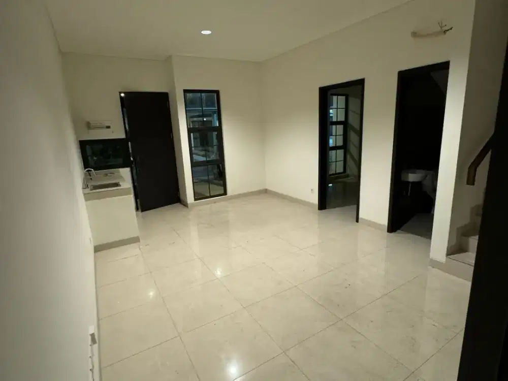 Rumah Brand New 3 Lantai + Attic Room di Wisteria Metland Menteng - Harga Nego