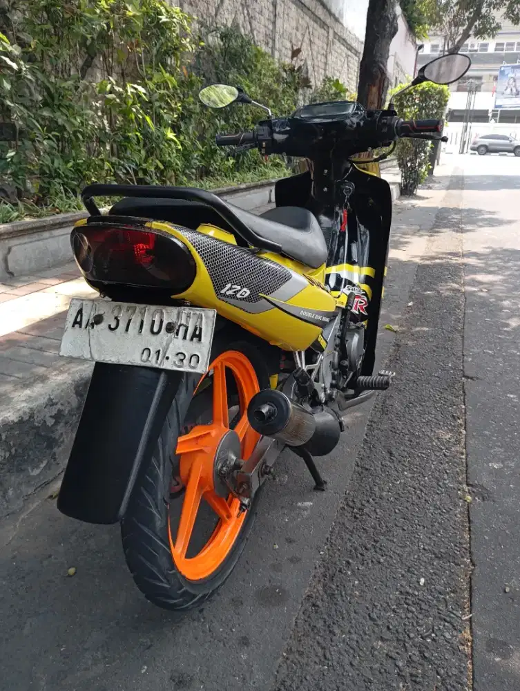 Suzuki satria R