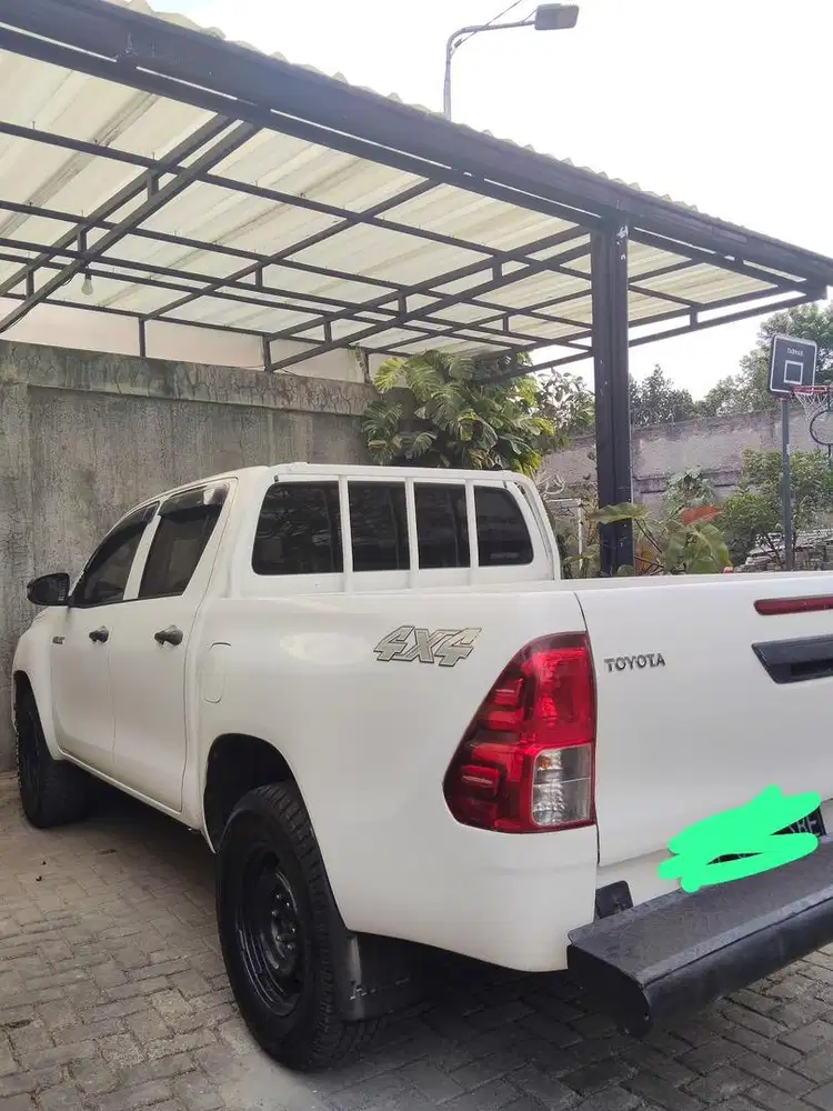 For sale : TOYOTA HILUX DOUBLE CABIN 4x4 ( type E ) th 2020 akhir!!