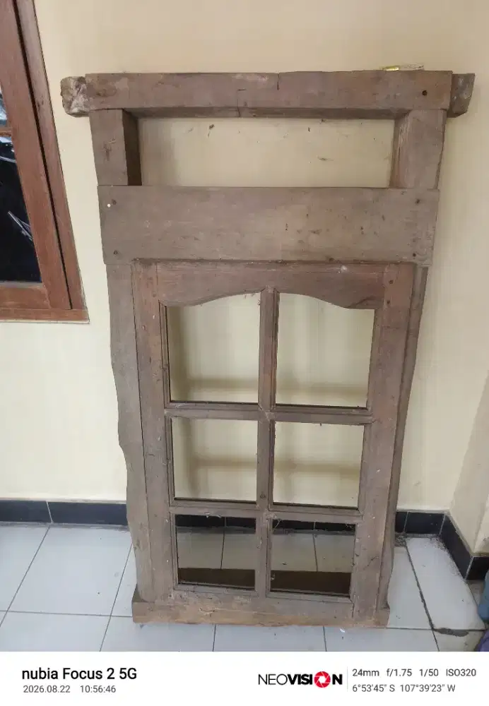 Kusen jendela dan daun jendela kayu Bagus