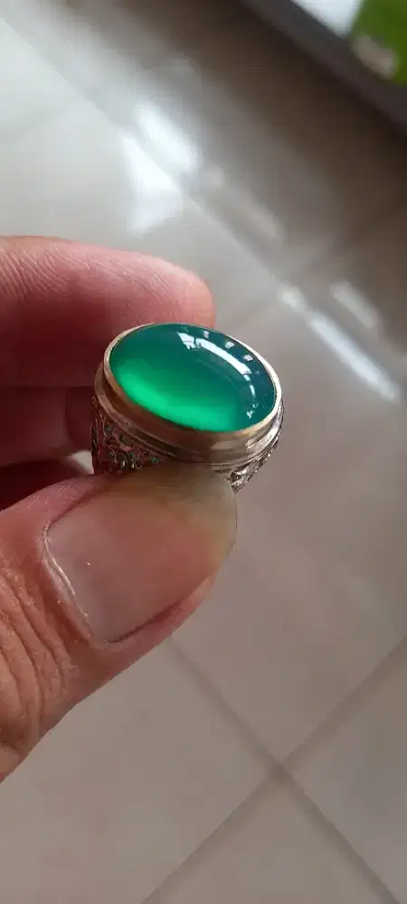 Batu green calcedone mirip bacan giwang