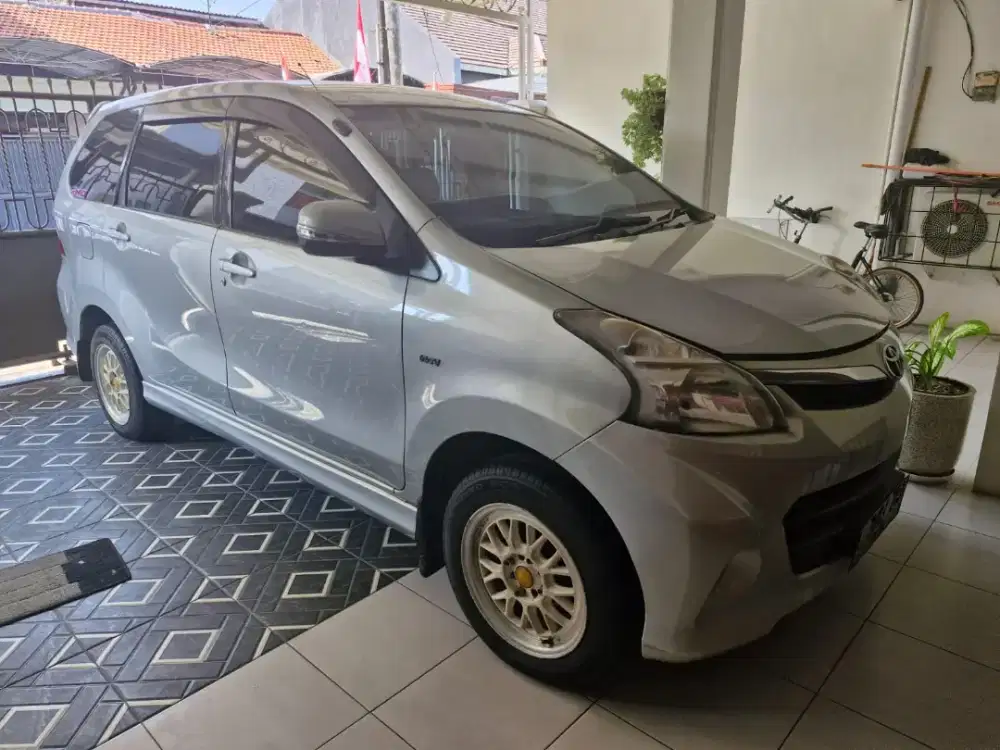 Avansa Veloz 1.5 AT 2012