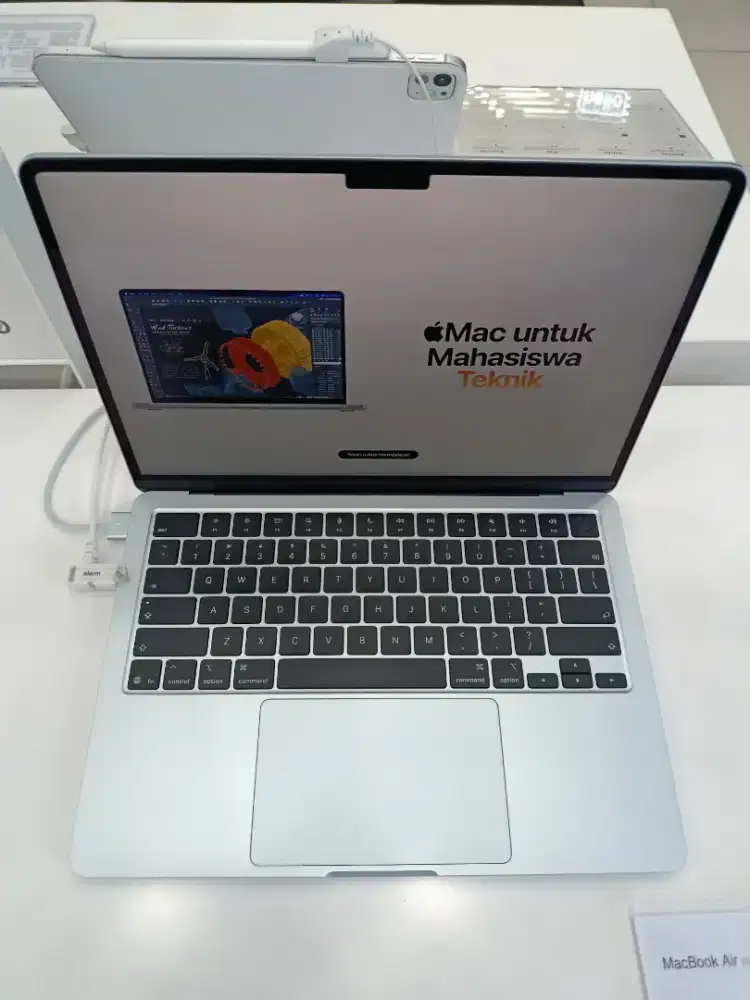 MacBook Air M5 24/1TB (Promo cicilan bunga 0%)