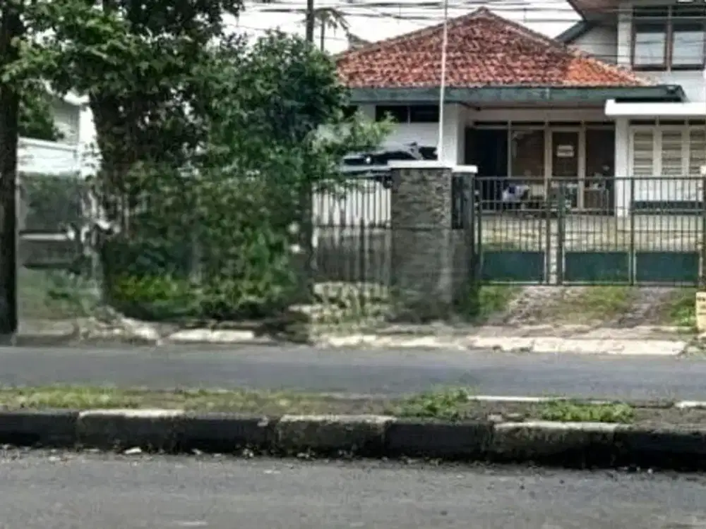Termurah! Rumah untuk Ruang Usaha di Mainroad Dago Bandung