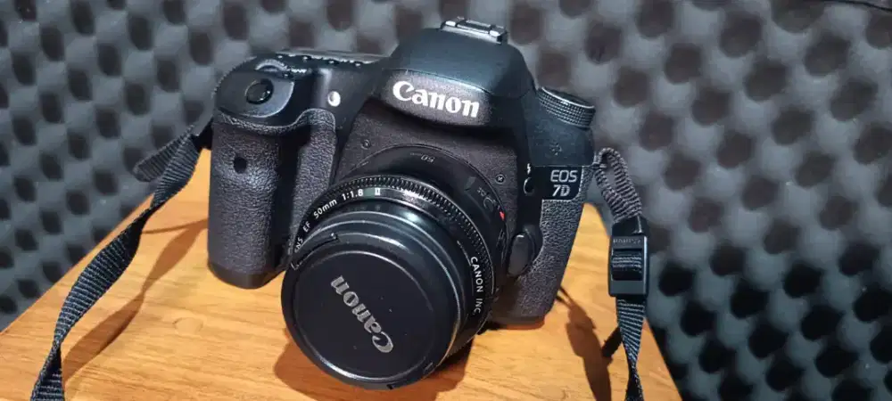 Kamera Canon 7D Lensa 50mm