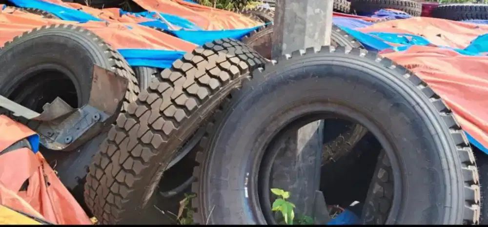 Ban tubeless truk & trailer merk PIRELLI type 325/95 size 12.00 R24