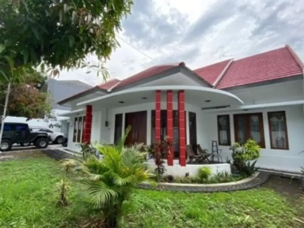 Rumah 2 Lantai Siap Huni SHM Plus Kolam Renang Area Gatot Subroto