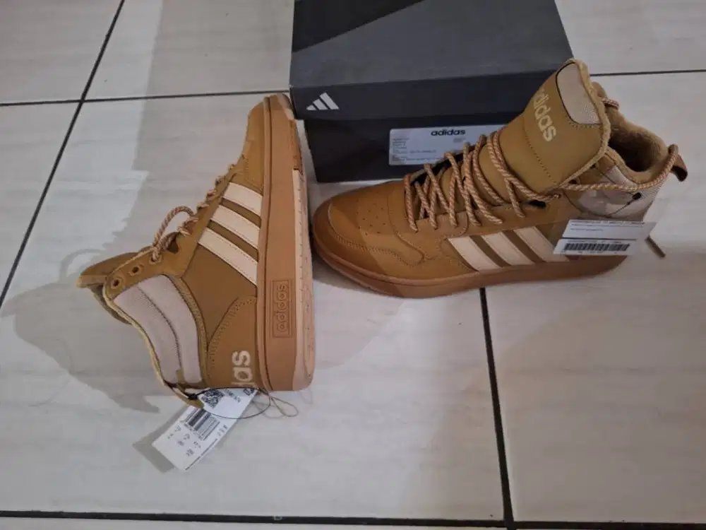 Sepatu Adidas HOOPS 3.0 MID
