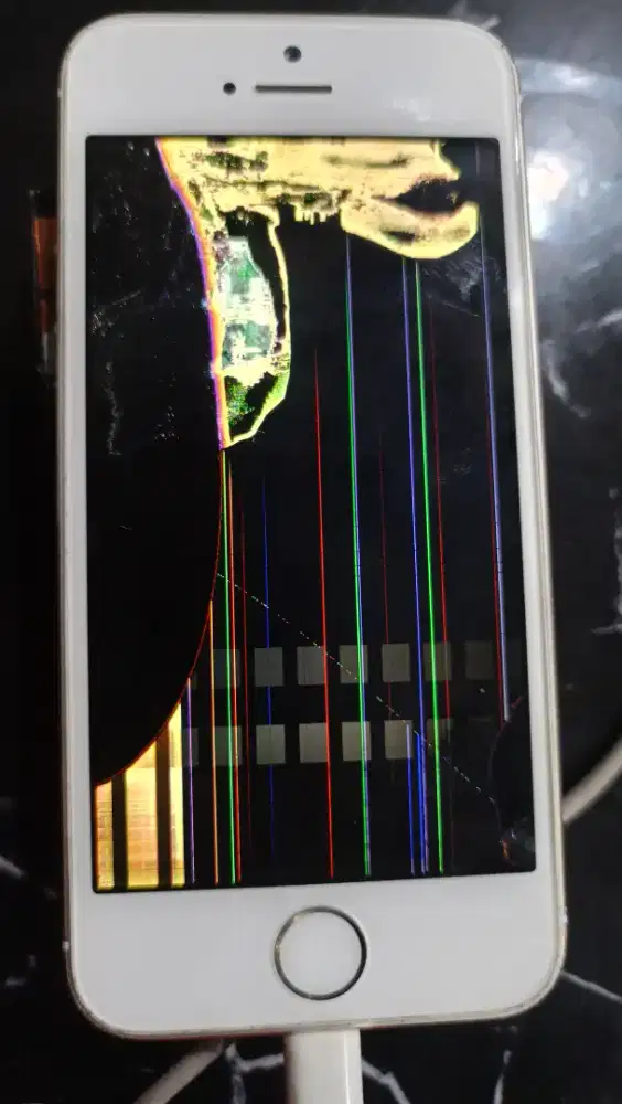 iPhone 5s minus LCD & Baterai harus ganti