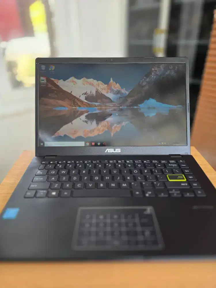 Laptop Vivobook Asus E410MA