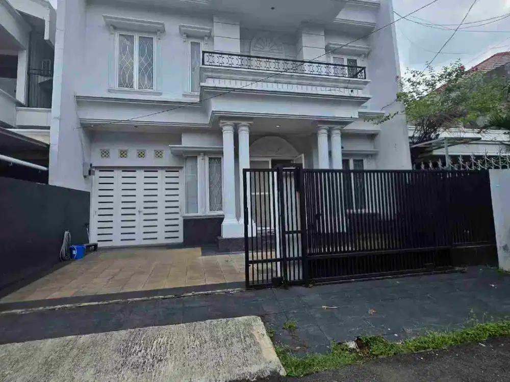 Disewakan Rumah Mewah 2 Lantai Dekat PIM, Golf Course di Gedung Hijau Pondok Indah Jakarta