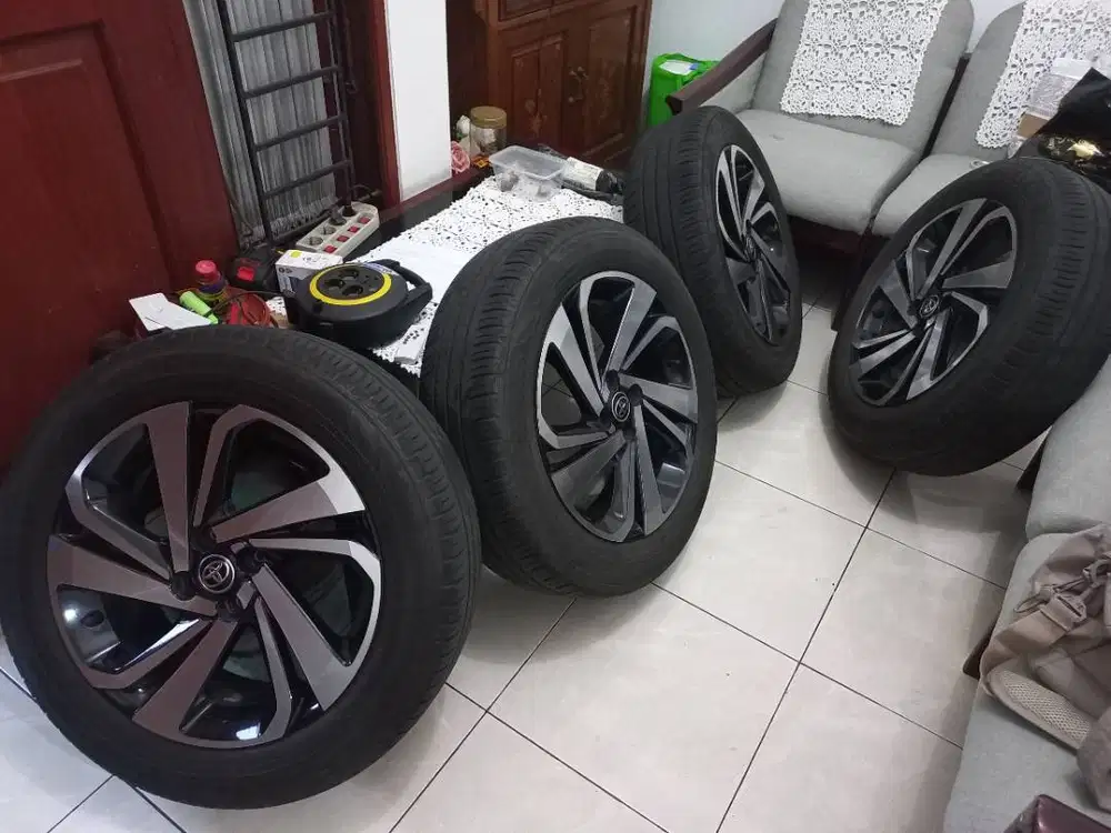 Velg ori Toyota Raize 17 inch copotan + ban dunlop