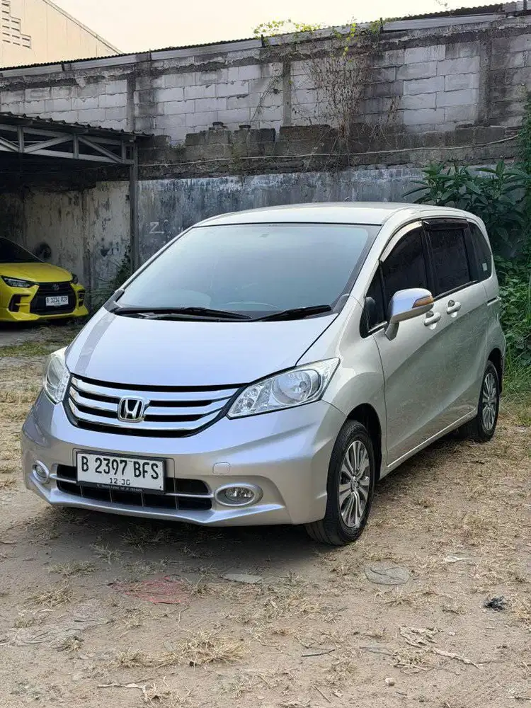 freed psd E at matic 2015 km low, mobil antik