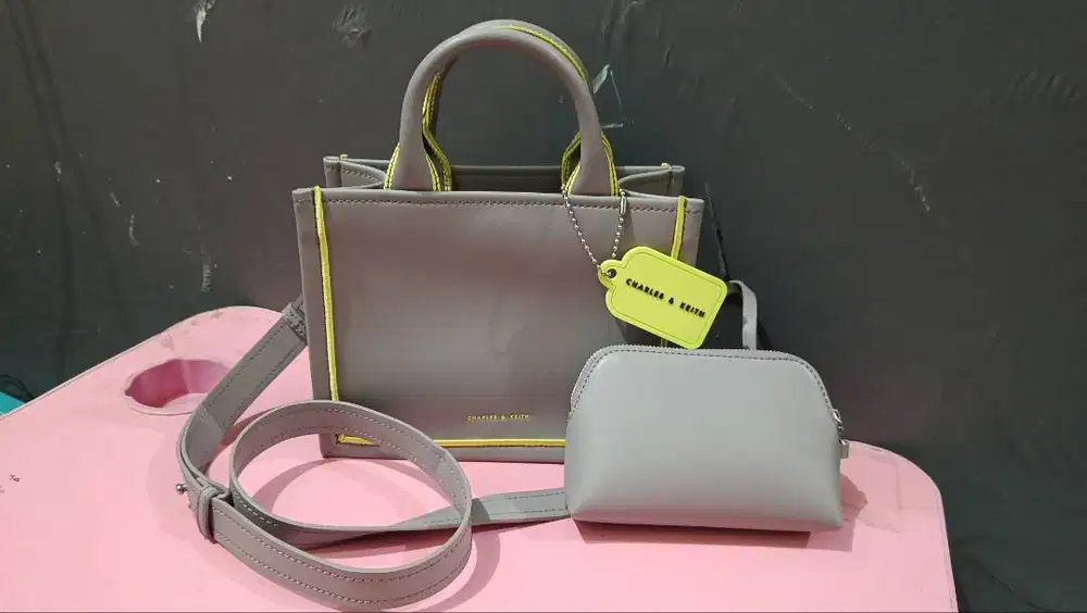 Charles & Keith 2-in-1 Tote Bag + Pouch Preloved Pakai 2x