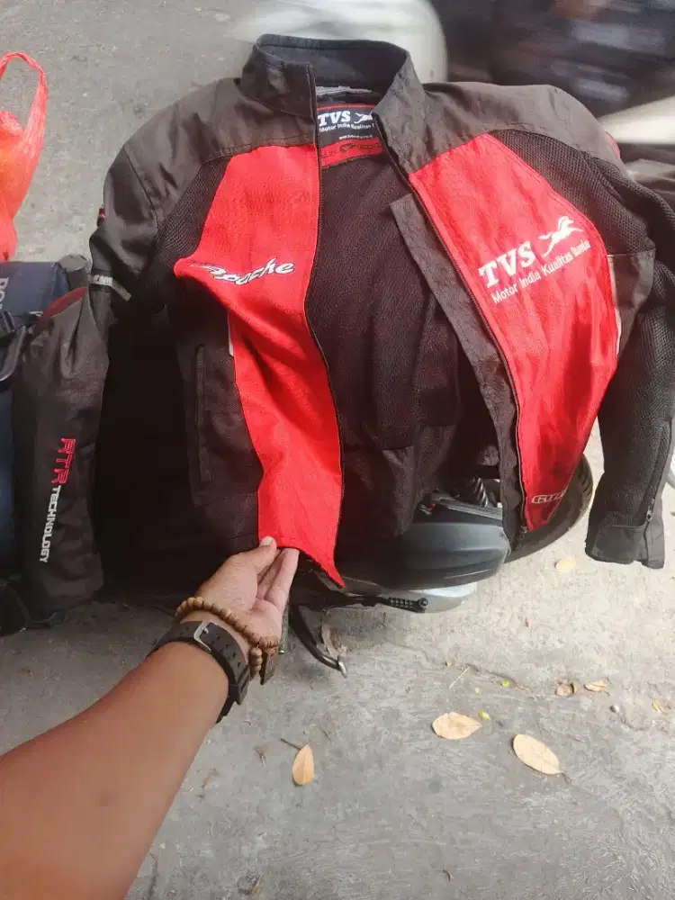 Misi mau jual jaket Turing merk TVS ada safety elbow plindung sikunya
