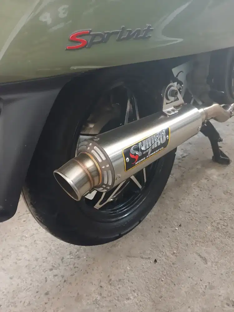 Pelek dan kenalpot Variasi Vespa 150