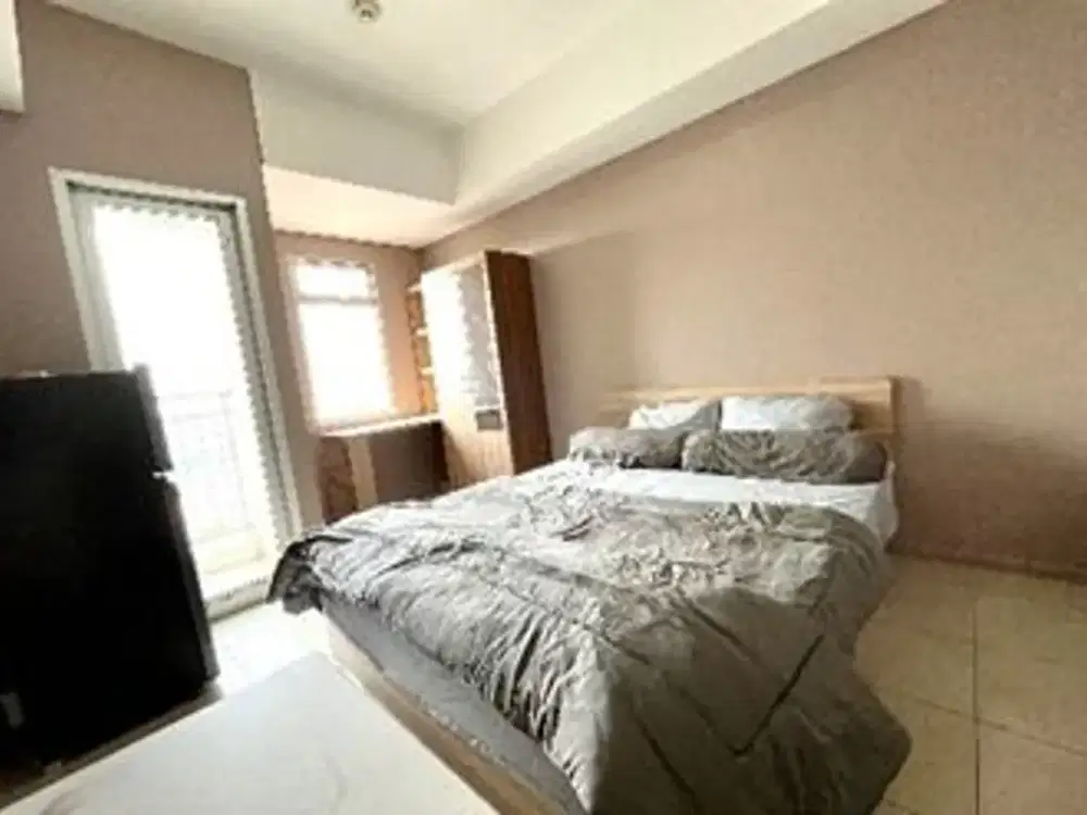 Disewakan Perbulan Studio Furnished Lt tinggi Siap Huni Apartemen Green Lake Sunter