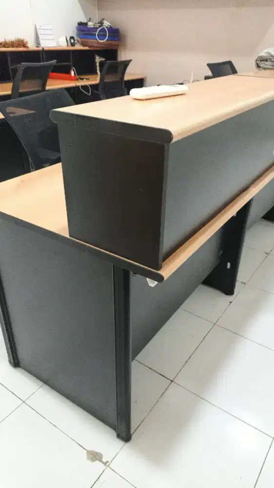 Meja kantor Banyak slot kabinet