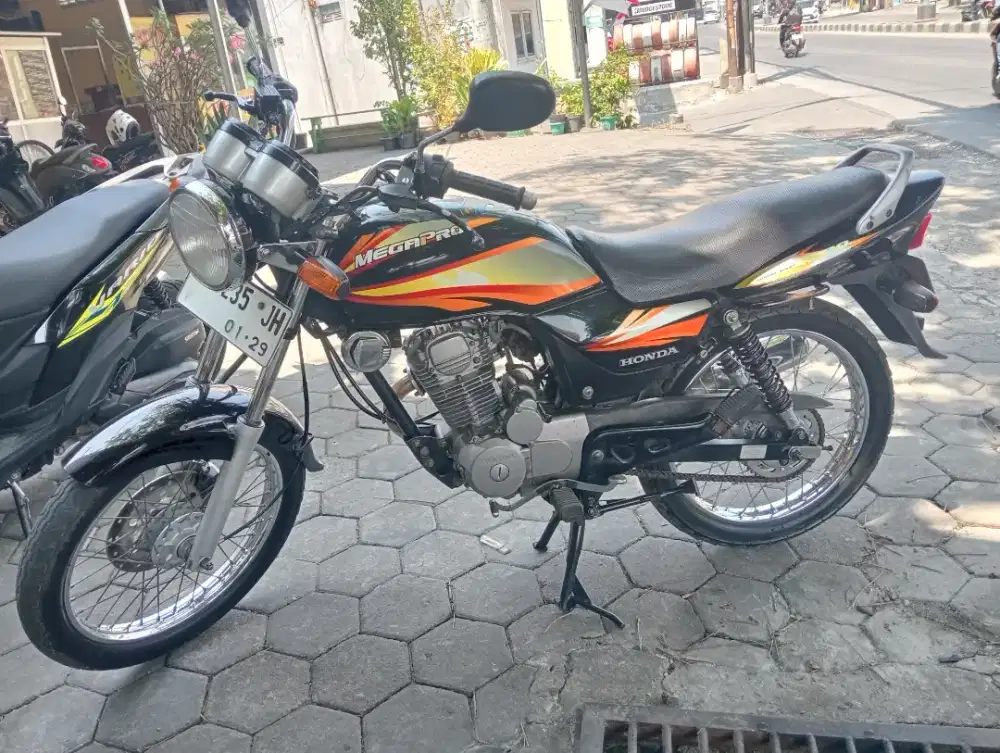 HONDA MEGAPRO 2004 Istimewa