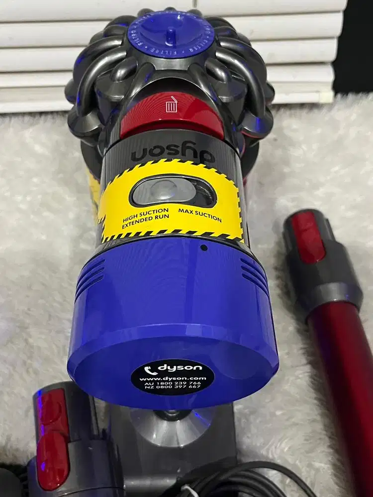 Dyson v8 ori cordless vacuum