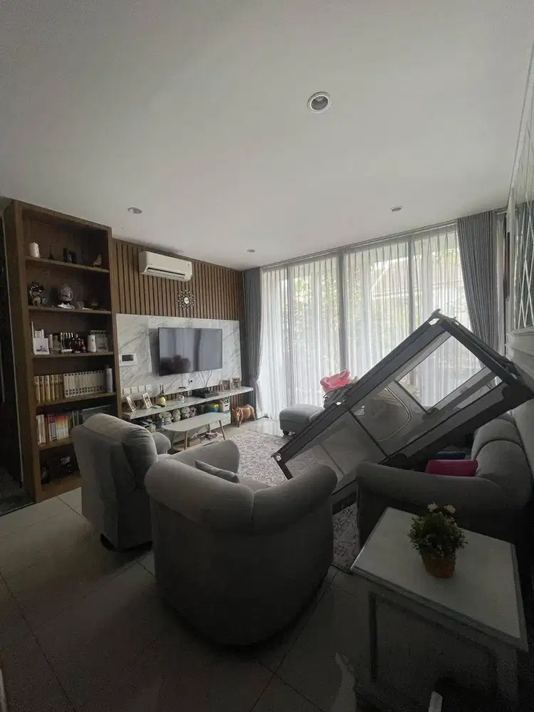 HOT SALE!!! Rumah Dijual di Pinang Residence, 3 Lantai dengan 3+2 KT