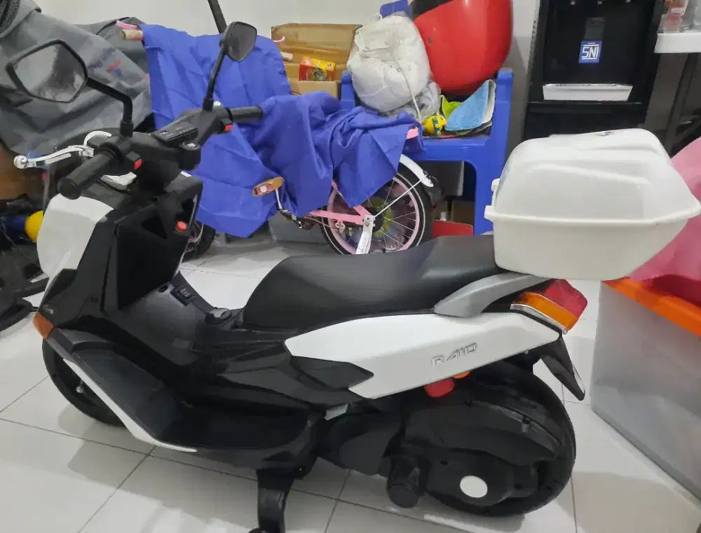 Sepeda motor mainan anak