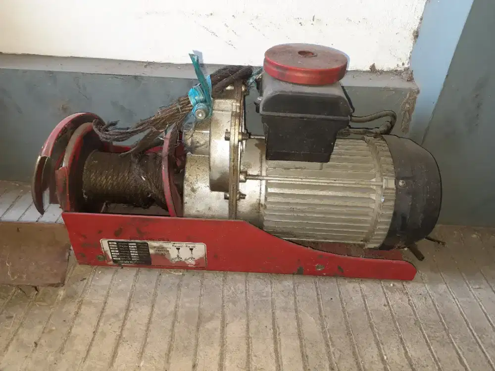 Mesin dinamo lift barang bekas