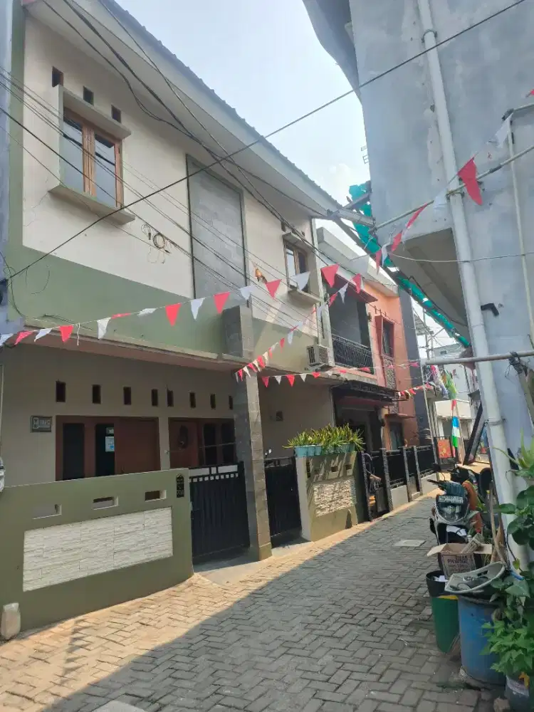 Dikontrakkan rumah 2 lt pertahun