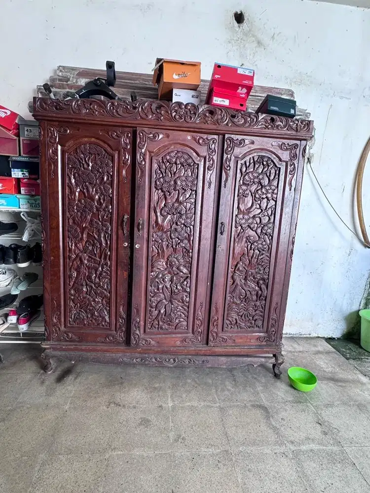Lemari jati antik asli