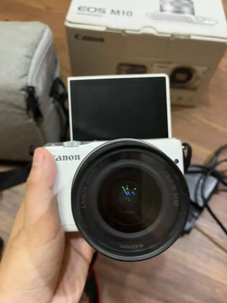 CAMERA CANON M10