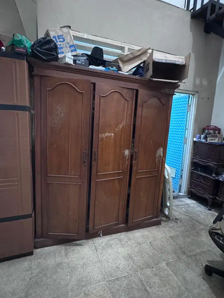 Lemari jati asli