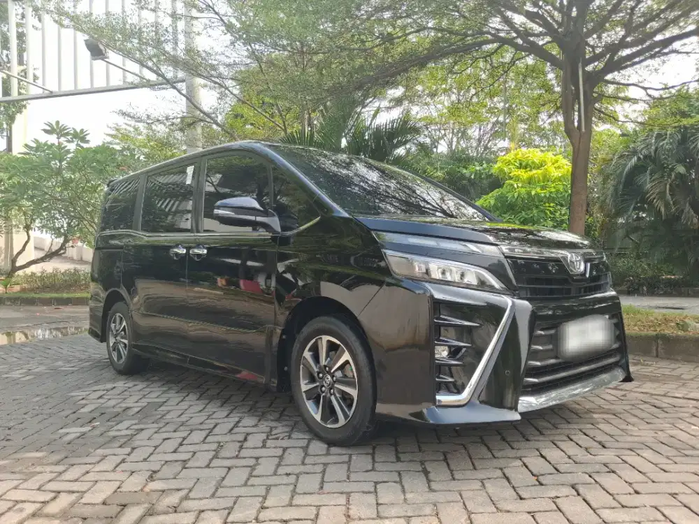 Km low 60k, Toyota Voxy 2.0 AT 2020 Hitam