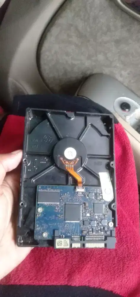 Di jual aja hardisk  merek hitachi 160 gb  untuk cctv,kompputer,ps dll