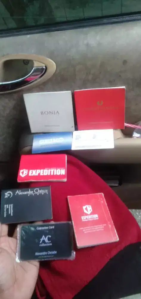 Di jual aja yg butuh dan minat buku,kartu,kotak jam baru semua
