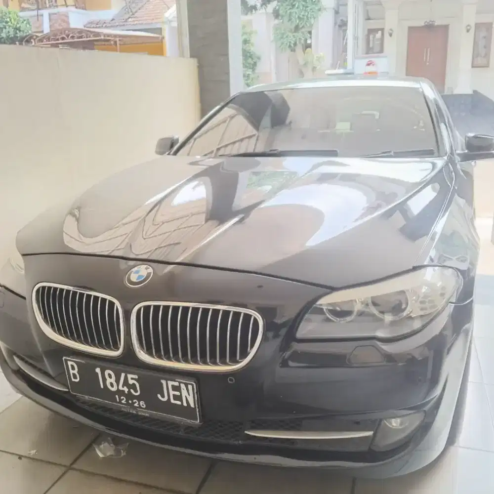 Bmw 520i LUXURY AT 2013