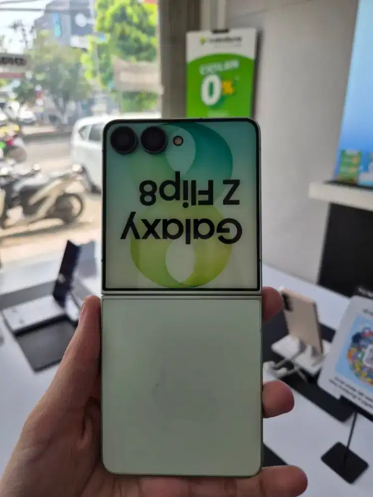 SAMSUNG GALAXY Z FLIP 8
