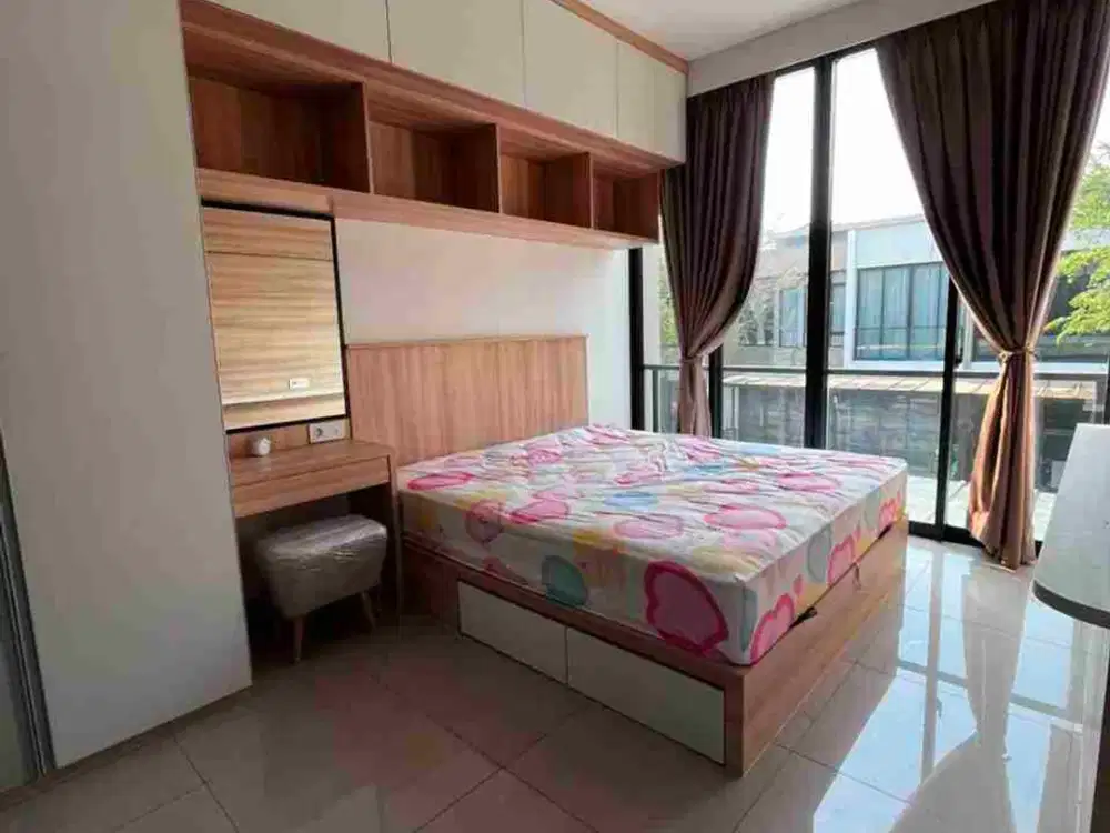 DISEWAKAN RUMAH BARU FURNISH 8X10 MILENIAL SIAP HUNI PIK2 EXTENSION