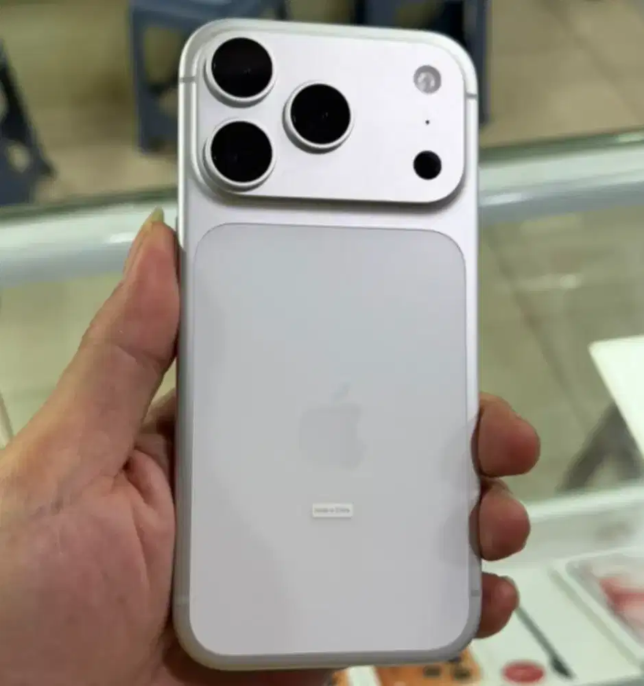 Iphone 17 Pro 512GB Silver BH 100 CC 96 LIKENEW Resmi Mei 2027