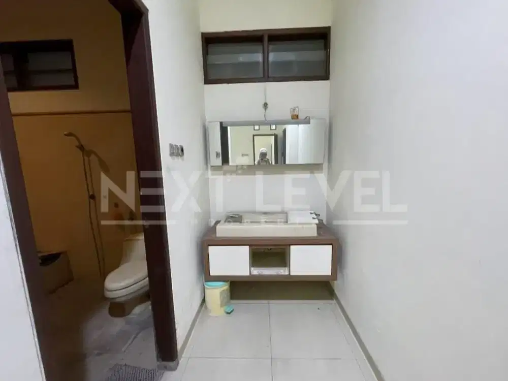 Dijual Rumah Dekat Raya Darmo Minimalis Strategis Siap Huni