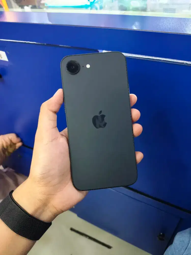 Seken Iphone 16E 128gb Garansi On Juli 2027