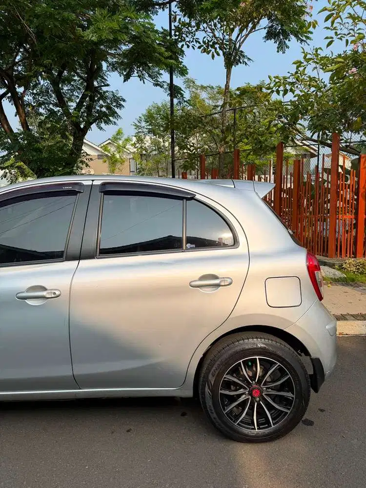 Nissan March 2011 Bensin