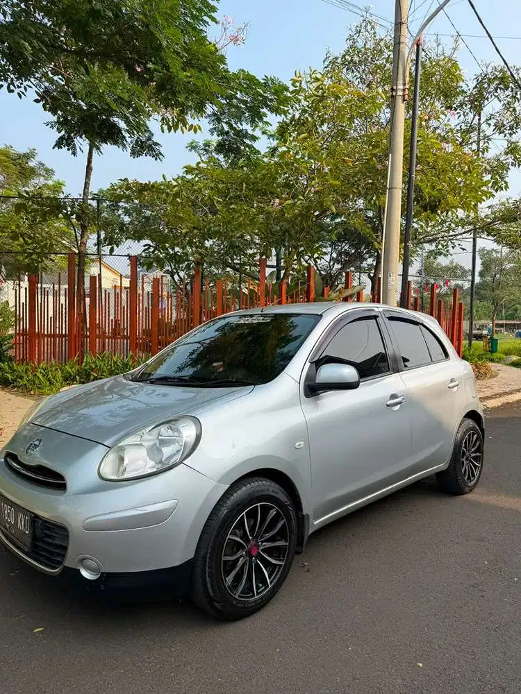 Nissan March 2011 Bensin