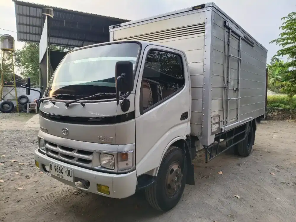 Truk Toyota Dyna 125LT 2004 Light Truk Box