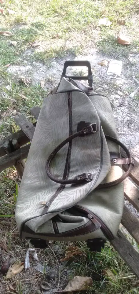 Mana tau laku di jual tas jinjing dan koper ukuran besar ,jumbo loh