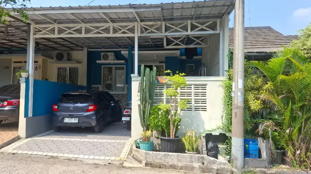 Rumah di pemukiman perumahan kirana green valley