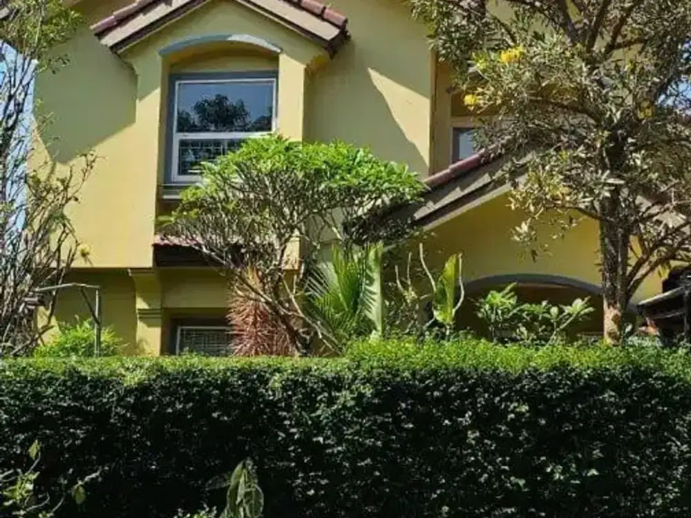 Dijual Rumah Lama Terawat Siap Huni di Tubagus Ismail Dago Bandung