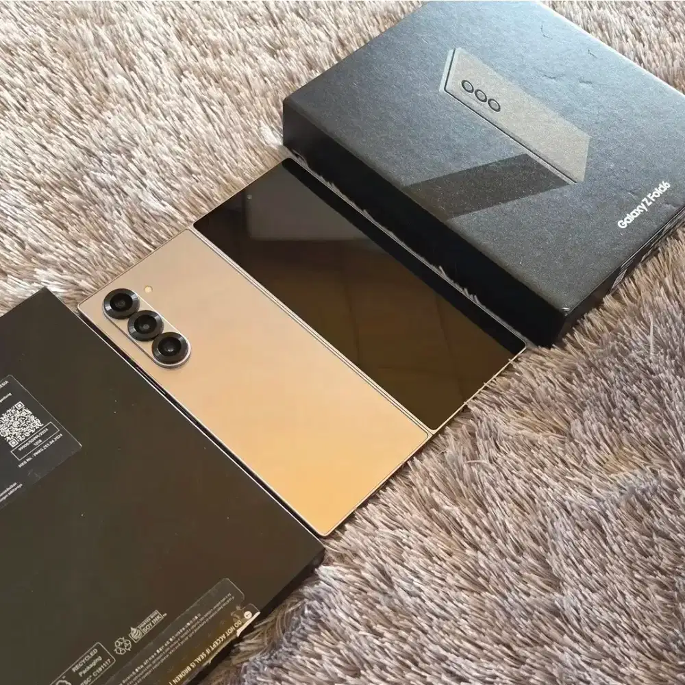 Samsung Galaxy Z Fold 6 Silver 512Gb like new