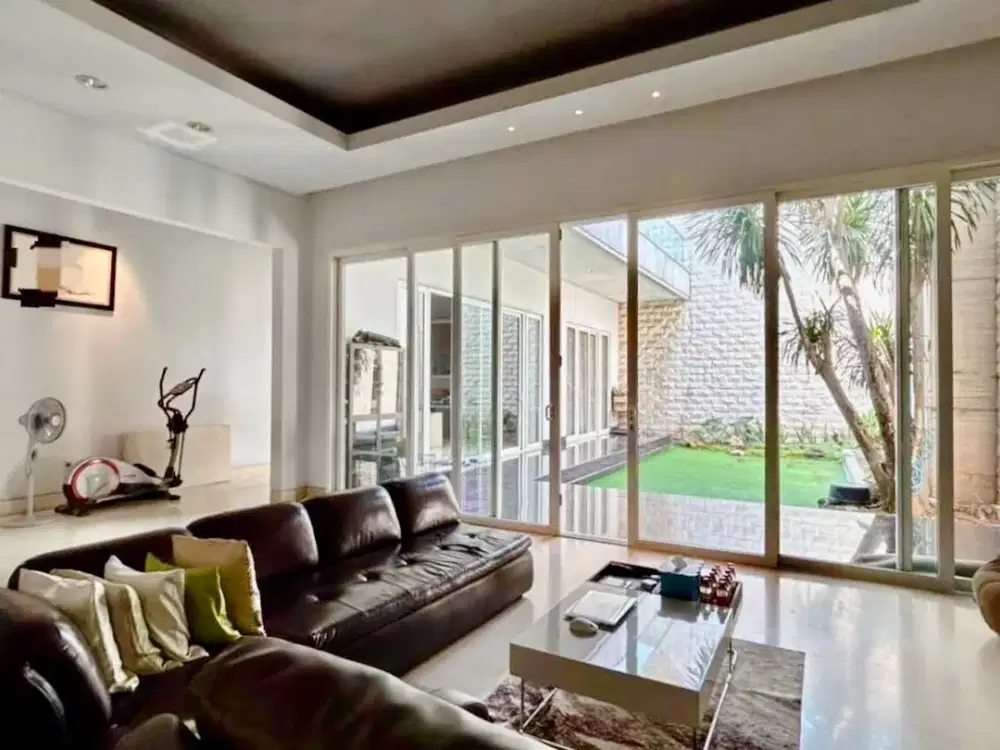 Rumah Mewah Minimalis 2 Lt Murah Graha Family Pakuwon